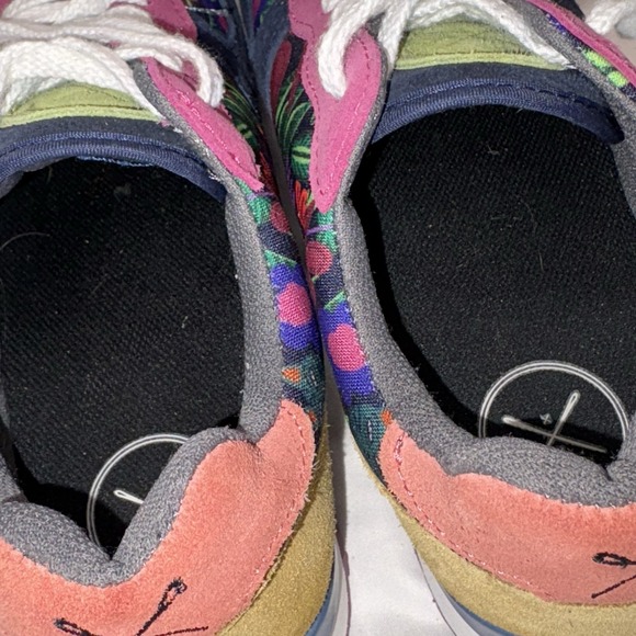 Inkkas Multicolor Floral Sneakers - Picture 11 of 15